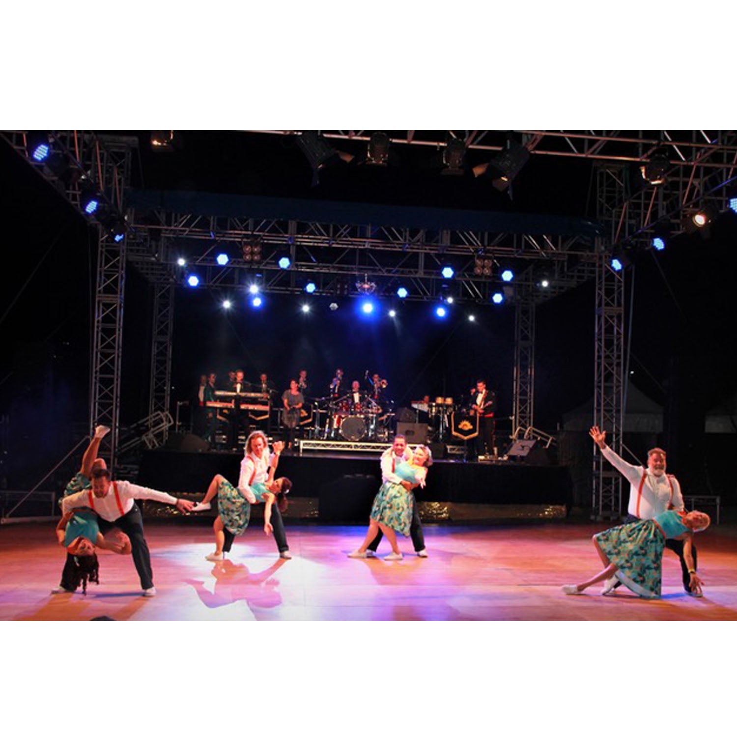 Dance Troupe in Aris Allens Womens Sneakers